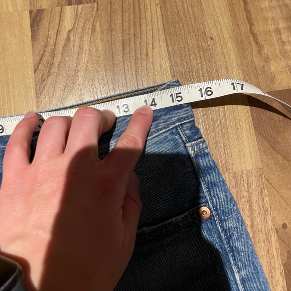 Levi’s Jean Short - Picture 8 of 9